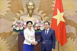 El presidente de la Asamblea Nacional de Vietnam, Tran Thanh Man, recibió a la diputada del Partido Liberal Democrático de Japón y titular de la Alianza Parlamentaria de Amistad Japón - Vietnam, Obuchi Yuko. (Fuente: VNA)