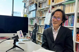 El profesor Shimizu Masaaki, de la Universidad de Osaka, Japón, en la entrevista. (Fuente: VNA)