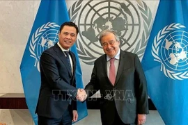 El secretario general de las Naciones Unidas, António Guterres, y el embajador Dang Hoang Giang, jefe de la misión permanente de Vietnam ante la mayor organización mundial. (Fuente: VNA)