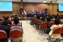 Panorama de la reunión. (Fuente: Embajada)