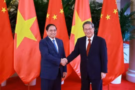Vietnam y China se comprometen a fortalecer su cooperación bilateral