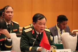 El viceministro de Defensa Nacional, teniente general Hoang Xuan Chien, habla en el evento. (Fuente: VNA)