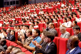 Delegados en la ceremonia de firma de la convención de Hanoi. (Fuente: VNA)