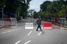 Fuerzas de seguridad vigilan las calles de Yangón, Myanmar, el 19 de julio de 2022. (Foto: AFP/VNA)