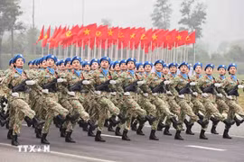 Practican desfiles y marchas militares para el 50 Aniversario de la Liberación del Sur y la reunificación del país. (Foto: VNA)