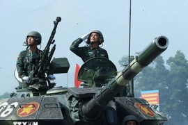 El Cuerpo de Blindados y Tanques participa en un ensayo del desfile para celebrar el 80.º aniversario del Día Nacional. (Foto: VNA)