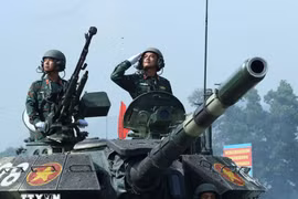 El Cuerpo de Blindados y Tanques participa en un ensayo del desfile para celebrar el 80.º aniversario del Día Nacional. (Foto: VNA)