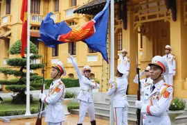 Tres décadas de contribuciones proactivas y responsables de Vietnam a una ASEAN fuerte y unida