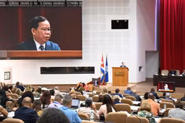 El Vicefiscal General vietnamita Ta Quang Khai habla en el evento. (Fuente: VNA)