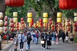 Visitantes en la Ciudadela Imperial de Thang Long. (Fuente: VNA)