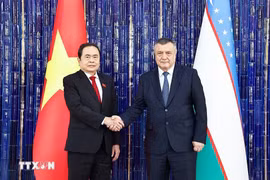El presidente de la Asamblea Nacional de Vietnam, Tran Thanh Man, y el presidente de la Cámara Legislativa del Oliy Majilis (Cámara baja) de Uzbekistán, Ismoilov Nuriddin Muidinhonovonich. (Fuente: VNA)
