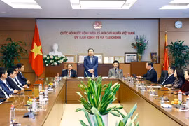 El presidente de la Asamblea Nacional (AN) de Vietnam, Tran Thanh Man, habla en el encuentro con representantes de la Comisión de Asuntos Legales y Jurídicos. (Fuente: VNA)