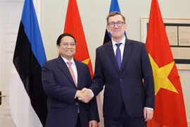 El primer ministro de Vietnam, Pham Minh Chinh, y su homólogo estonio, Kristen Michal. (Fuente: VNA)