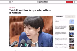 El periódico Japan Times publica un artículo titulado: "La primera ministra Takaichi hablará sobre política exterior en Vietnam". (Captura de pantalla - VNA)