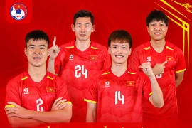 Los futbolistas vietnamitas Do Duy Manh, Nguyen Hoang Duc, Nguyen Hai Long y Nguyen Van Vi seleccionados al equipo de estrellas del Sudeste Asiático. (Fuente: VFF)