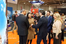 La embajadora de Vietnam en Bulgaria, Nguyen Thi Minh Nguyet, se reúne con el ministro de Turismo anfitrión, Miroslav Borshosh. (Fuente: VNA)
