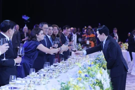 El presidente vietnamita, Luong Cuong, dio la bienvenida a los jefes de delegación que asistieron a la ceremonia de firma de la Convención de Hanoi. (Foto: VNA)