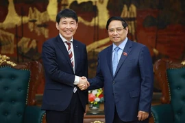 El primer ministro vietnamita, Pham Minh Chinh, recibe a Yamamoto Ichita, gobernador de la prefectura japonesa de Gunma. (Fuente: VNA)