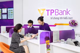 Clientes realizan transacciones en TPBank. (Foto: TPBank)