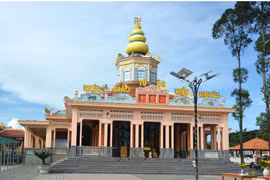 Pagoda Tam Buu Phi Lai de la secta budista Tu An Hieu Nghia, comuna de Ba Chuc, provincia de An Giang. (Foto: thanhnien.vn)