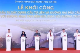 El primer ministro Pham Minh Chinh y delegados en la inauguración. (Fuente: VNA)