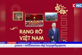 Imagen del artículo “Vietnam radiante” del secretario general To Lam con motivo del 95 aniversario de la fundación del Partido Comunista de Vietnam apareció en el programa de comentarios “El Mundo de Hoy” del canal de televisión CNC (captura de pantalla). (Fuente: VNA)