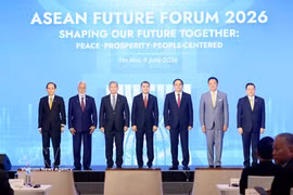 El primer ministro vietnamita, Le Minh Hung, y líderes de los países en el evento. (Fuente: VNA)
