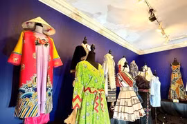 El traje Nhat Binh forma parte de una colección especial del diseñador Cao Minh Tien (Foto: VNA)