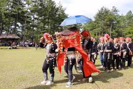 Descubren procesión nupcial de pueblo étnico Dao rojo en provincia de Lai Chau