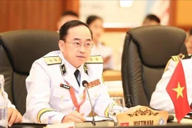 El vicealmirante Tran Thanh Nghiem, comandante de la Armada Popular de Vietnam habla en el evento. (Fuente: VNA)