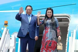 El primer ministro de Vietnam, Pham Minh Chinh, y su esposa. (Fuente: VNA)