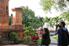 Turistas rusos en la Torre Ponagar, en la provincia de Khanh Hoa. (Fuente: Vietnamplus)