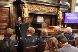 El secretario del Comité partidista de la ciudad de Hai Phong, Le Tien Chau, habla en el seminario. (Fuente: VNA)