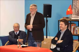Pierre Gréga, presidente de la Asociación de Amistad Bélgica-Vietnam. habla en un evento de apoyo a las víctimas vietnamitas del Agente Naranja en Bruselas (Bélgica) en febrero de 2025. (Fuente: VNA)