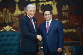 El primer ministro vietnamita, Pham Minh Chinh, recibe a Fukuda Tomikazu, gobernador de la prefectura japonesa de Tochigi. (Fuente: VNA)