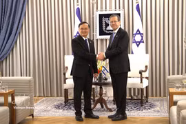 El presidente israelí, Isaac Herzog, recibe al embajador vietnamita en Israel, Nguyen Ky Son. (Fuente: VNA)