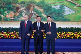 Los máximos dirigentes de los tres Partidos de Vietnam, Camboya y Laos. (Fuente: VNA)