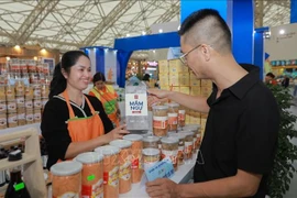 Productos OCOP de la cooperativa Viet Hung, en la provincia de Quang Ninh, atrae a muchos turistas. (Fuente: VNA)