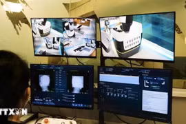 Sala de control del sistema robótico de radiocirugía CyberKnife S7. (Foto: VNA)
