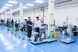 Línea de montaje robótica en la compañía TAZMO Vietnam (Parque Industrial Long Hau, Tay Ninh). (Fuente: VNA)