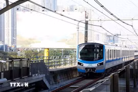 El metro Ben Thanh-Suoi Tien aumenta los viajes para atender a los pasajeros tras la fusión. (Foto: VNA)