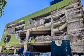 Edificio dañado por el terremoto en la ciudad de General Santos, Filipinas. (Foto: Xinhua/VNA)
