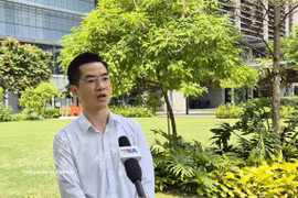 El doctor Ha Son Tung, subdirector del Departamento de Tecnologías Ópticas Avanzadas de la Agencia de Ciencia, Tecnología e Investigación de Singapur (A*STAR), en la entrevista. (Fuente: VNA)