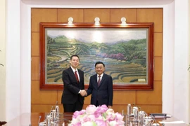El miembro del Buró Político e integrante permanente del Secretariado del Comité Central del Partido Comunista de Vietnam, Tran Cam Tu, recibió a Tanaka Yu, vicepresidente del Presidium y jefe interino del Secretariado del Partido Comunista de Japón. (Fuente: VNA)