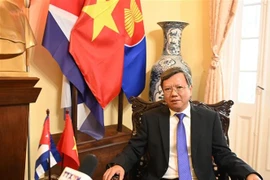 El embajador de Vietnam en Cuba, Le Quang Long, en la entrevista. (Fuente: VNA)