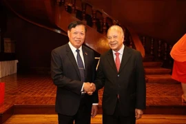 El viceministro de Salud de Vietnam Do Xuan Tien y el coordinador nacional del Partido del Trabajo de México (PT), Alberto Anaya Gutiérrez. (Fuente: VNA)