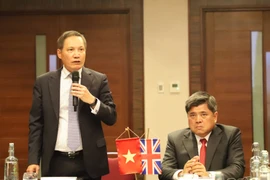 El embajador de Vietnam en Reino Unido, Do Minh Hung, habla en el evento. (Fuente: VNA)