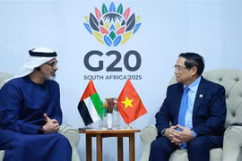 El premier vietnamita, Pham Minh Chinh, se reúne con el príncipe heredero de Abu Dabi, Emiratos Árabes Unidos (EAU), Khaled bin Mohamed Al Nahyan. (Fuente: VNA)