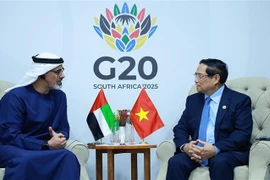 El premier vietnamita, Pham Minh Chinh, se reúne con el príncipe heredero de Abu Dabi, Emiratos Árabes Unidos (EAU), Khaled bin Mohamed Al Nahyan. (Fuente: VNA)