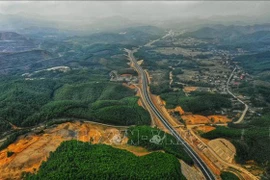 La autopista Ha Long - Van Don vista desde arriba. (Foto ilustrativa: VNA)